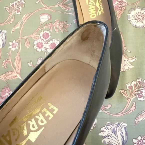 Vintage Ferragamo Cone Heels Navy Pumps 7.5 AA Narrow Pump 2.5” Italy Leather - Picture 7 of 16